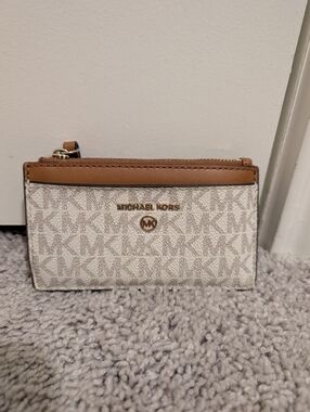 Michael Kors Vanilla and Tan Logo Card Case